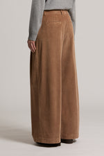 Load image into Gallery viewer, saturn sand pant with double pleat

