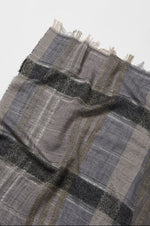 Carregar imagem no visualizador da galeria, dark sapphire grey stole
