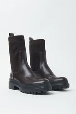 Carregar imagem no visualizador da galeria, ebony brown real bovine leather boots
