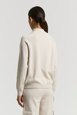 Carregar imagem no visualizador da galeria, opal white knitted sweater
