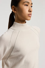 Carregar imagem no visualizador da galeria, opal white knitted sweater
