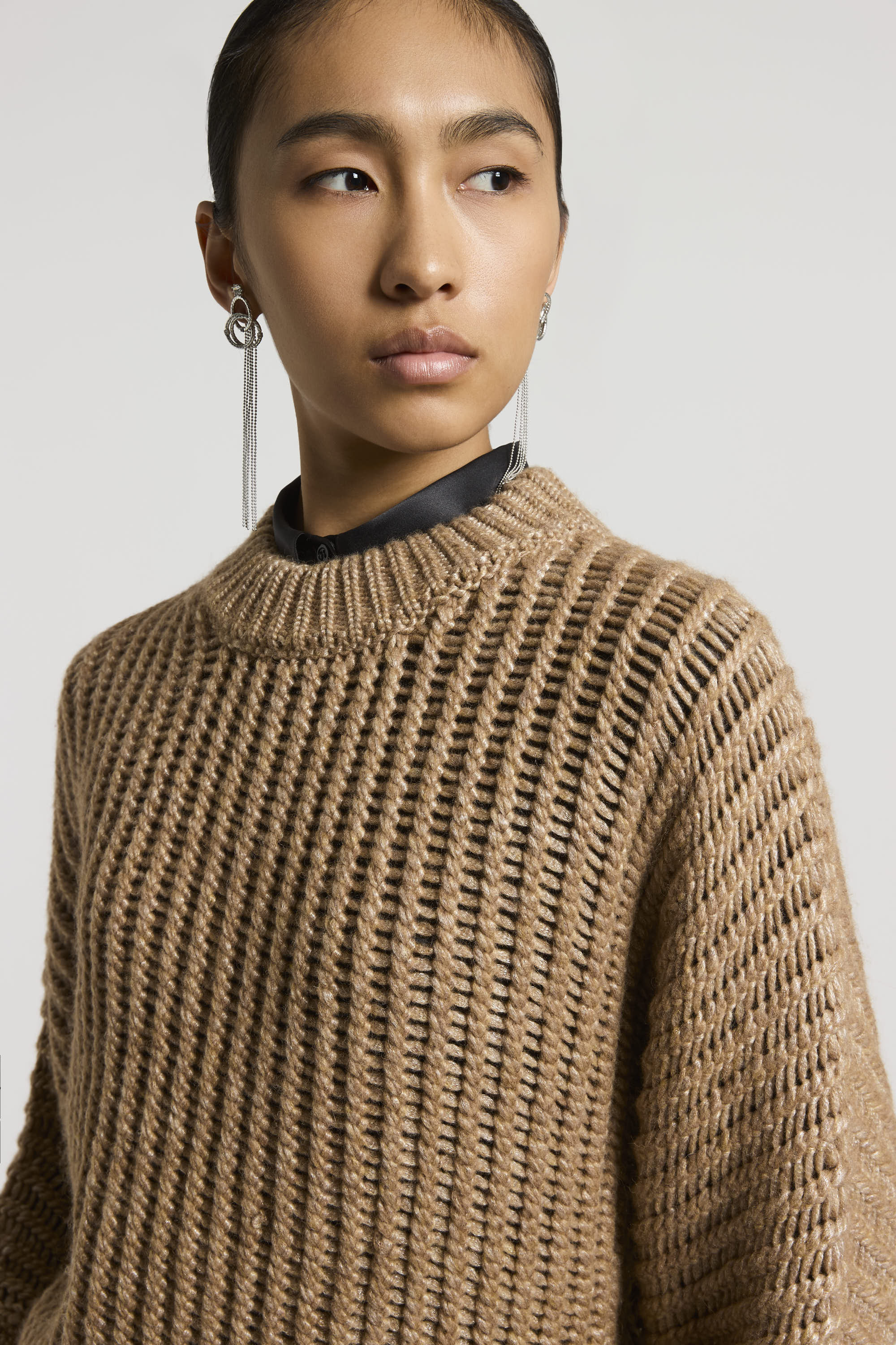 amber beige knitted cape