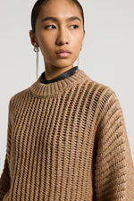 Carregar imagem no visualizador da galeria, amber beige knitted cape
