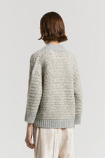 Carregar imagem no visualizador da galeria, stone grey knitted cape
