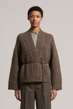 Carregar imagem no visualizador da galeria, deep brown knitted cardigan
