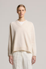 Carregar imagem no visualizador da galeria, ethereal beige Knitted sweater
