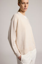 Carregar imagem no visualizador da galeria, ethereal beige Knitted sweater
