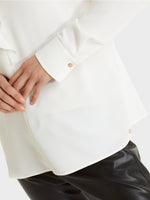 Carregar imagem no visualizador da galeria, off-white flowing blouse
