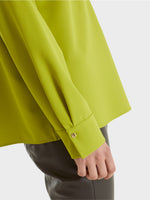Carregar imagem no visualizador da galeria, olive green flowing blouse

