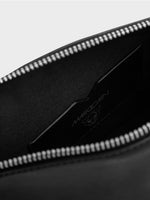 Carregar imagem no visualizador da galeria, black recycled leather shoulder bag
