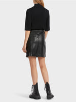 Carregar imagem no visualizador da galeria, black slim fit skirt
