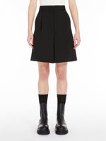 Carregar imagem no visualizador da galeria, black pure wool shorts
