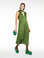 Carregar imagem no visualizador da galeria, green flared satin dress
