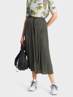 Load image into Gallery viewer, black skirt with pleats
