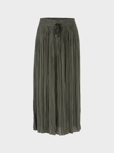 black skirt with pleats
