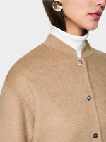 Carregar imagem no visualizador da galeria, warm sand oversized jacket
