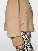 Carregar imagem no visualizador da galeria, warm sand oversized jacket
