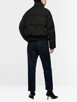 Carregar imagem no visualizador da galeria, black quilted down jacket with knitted cuffs
