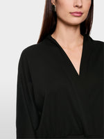 Carregar imagem no visualizador da galeria, black feminine shirt
