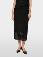 Carregar imagem no visualizador da galeria, black skirt with sequins
