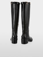 Carregar imagem no visualizador da galeria, black leather boots with decorative strap
