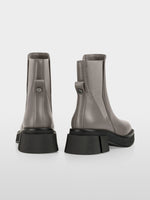 Carregar imagem no visualizador da galeria, soft charcoal chelsea boots with block heels
