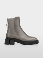 Carregar imagem no visualizador da galeria, soft charcoal chelsea boots with block heels
