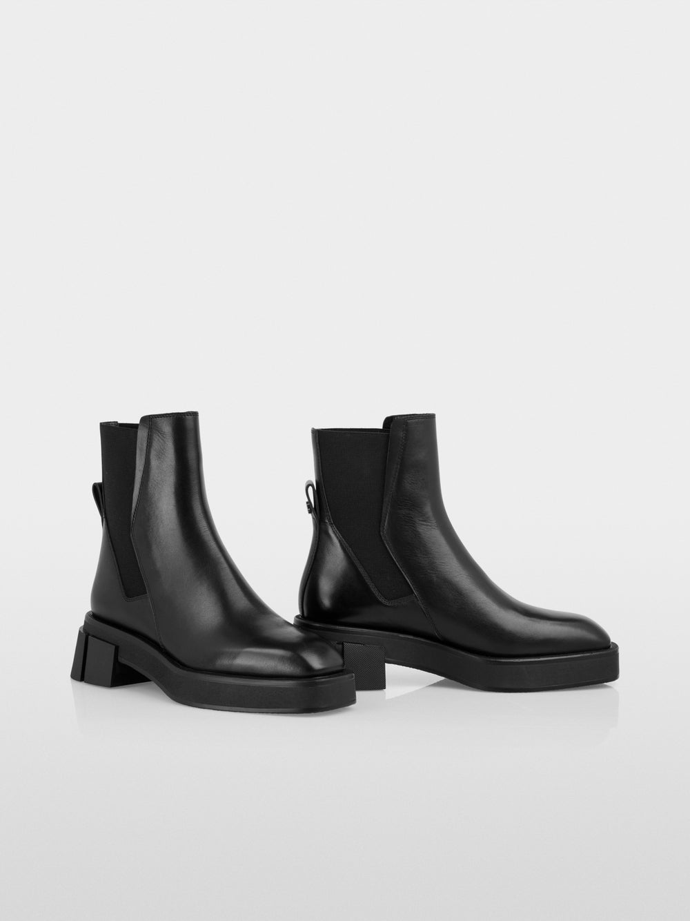 blakc chelsea boots with block heels