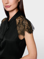 Carregar imagem no visualizador da galeria, black silk top
