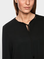 Carregar imagem no visualizador da galeria, black flowing slip-on blouse
